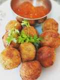 Bolinho de carne de sol com macaxeira e queijo coalho