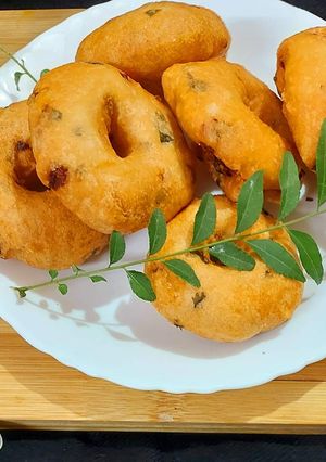 A picture of Medu Vada.