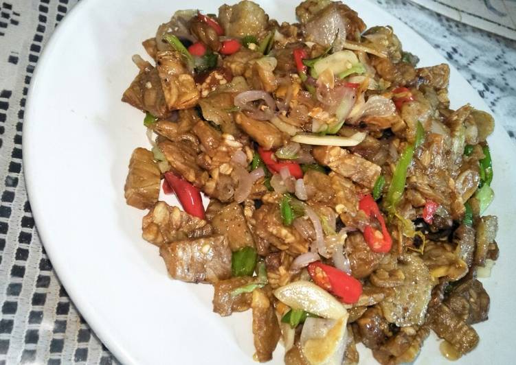 Cara Menyiapkan Orek Tempe Baso Pedas Mantap yang Bisa Manjain Lidah