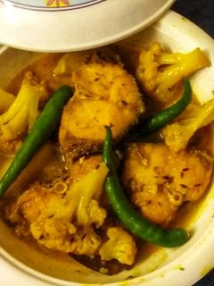 ফুলকপি দিয়ে মাছের ঝোল (fulkopi diye macher jhol recipe in Bengali) রেসিপির প্রধান ছবি
