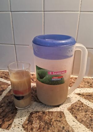 Una foto de Licuado de bananas y peras