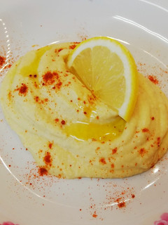 Una foto de Hummus tradicional