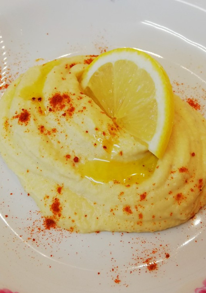 Una foto de Hummus tradicional