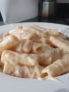 Una foto de Macarrones con queso a la bechamel