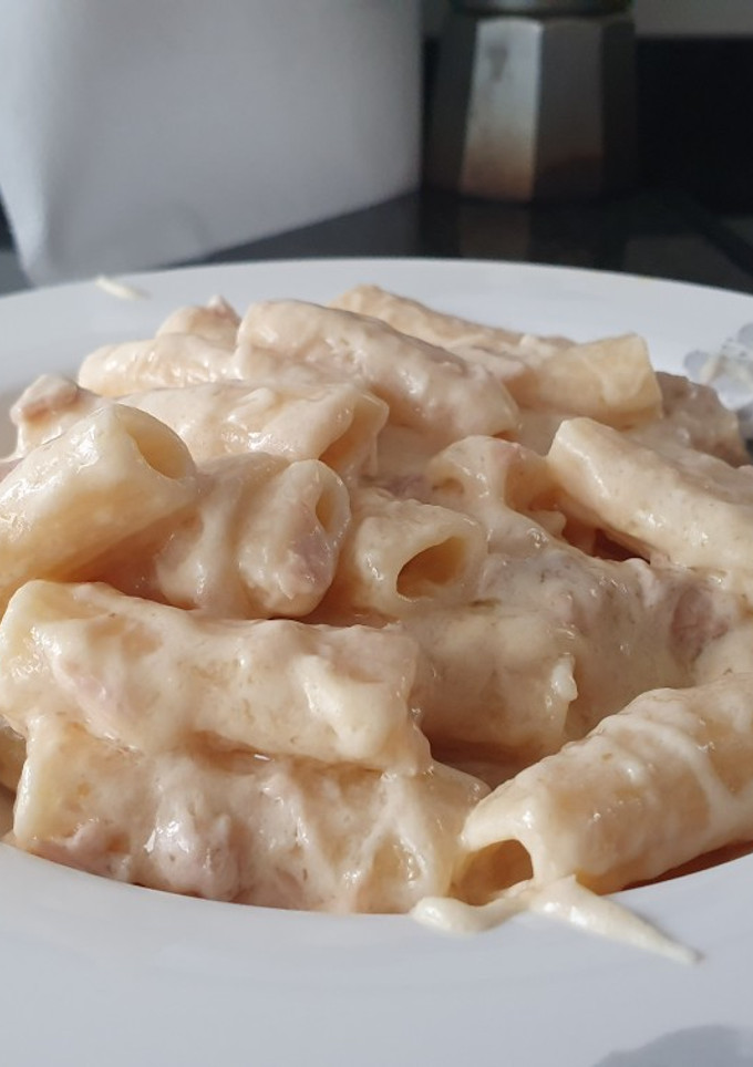 Una foto de Macarrones con queso a la bechamel