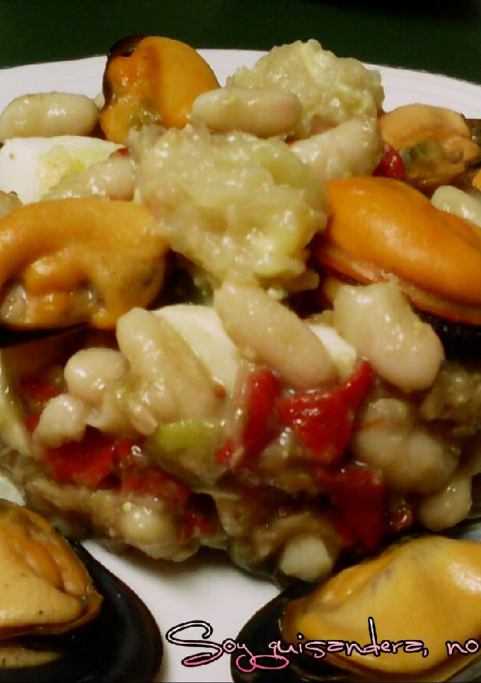 Una foto de Ensalada de alubias de León con berza