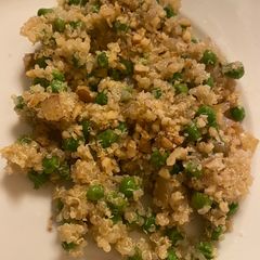 A picture of Quinoa (onions and peas).