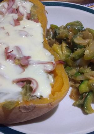 Una foto de Calabacita rellena de pencas con zapallitos revueltos