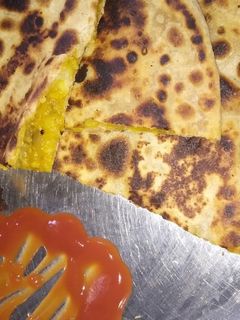 આલુ પરાઠા (Aloo Paratha Recipe In Gujarati) રેસીપી મુખ્ય ફોટો