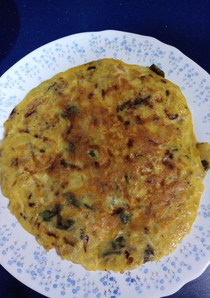 Una foto de Tortilla con patatas y pimientos de aprovechamiento