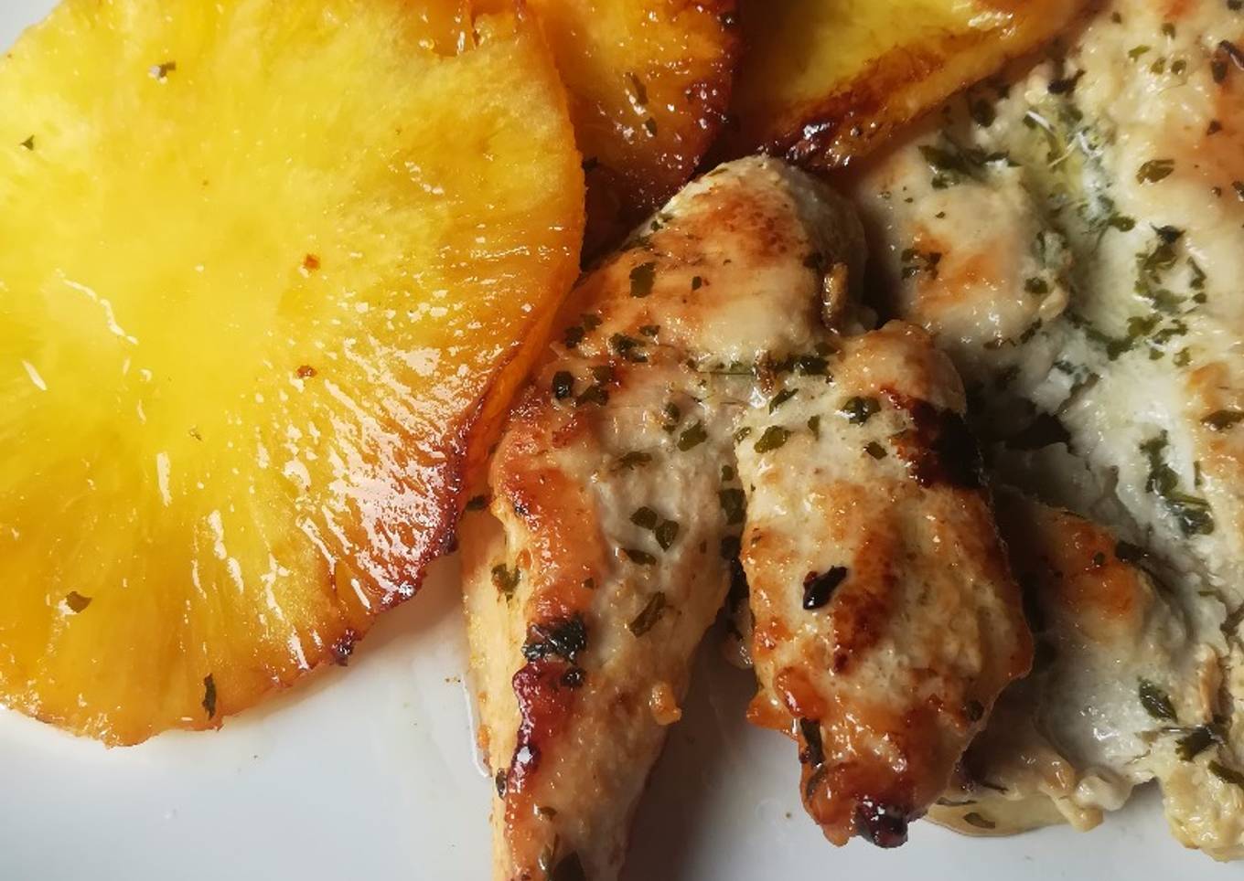 Pechuga de pollo a la plancha con piña