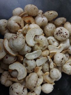 રોસ્ટેડ કાજુ મખાના (Roasted Kaju Makhana Recipe In Gujarati) રેસીપી મુખ્ય ફોટો