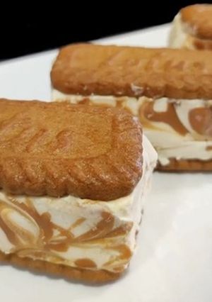 Una foto de Sándwich Helado de Lotus 🍦🍪
