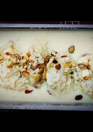 A picture of Mango stuffed bread rasmalai.