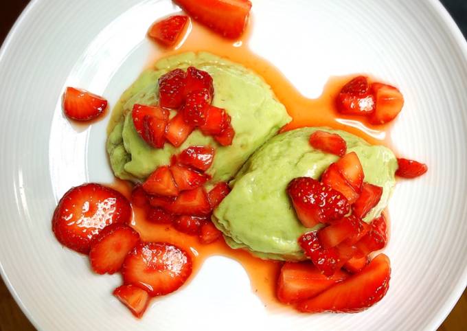 Avocado and banana ice cream with  marinated strawberry