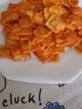 Tortelinis de carne con tomate