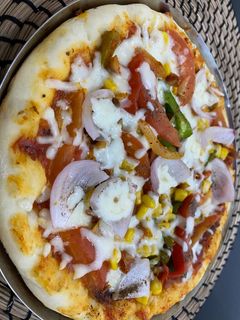 પિઝા(pizza recipe in Gujarati) રેસીપી મુખ્ય ફોટો