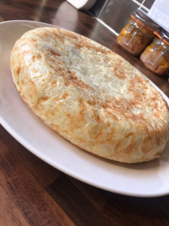 Una foto de Tortilla de patatas • Tortilla española