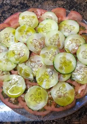 Una foto de Ensalada de pepino y tomate