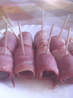 Una foto de Pincho de dátiles con bacon