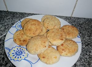 Una foto de SCONES DE ORÉGANO Y QUESO🧀 MUY FÁCIL!!