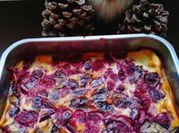 Une photo de clafouti prunes