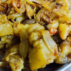 A picture of Aloo pyaz ki sabji.