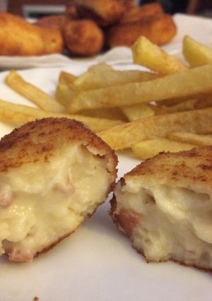Una foto de Croquetas de jamón y queso