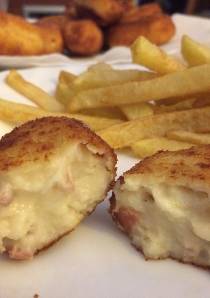 Una foto de Croquetas de jamón y queso