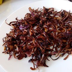 A picture of Fried onions.