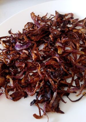 A picture of Fried onions.