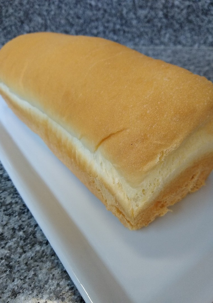Una foto de Pan lactal con relleno y esponjoso