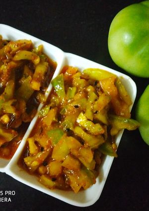 A picture of Green tomato pickle.