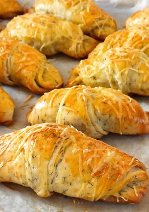 Kapros, sajtos, töltött kifli recept fotója