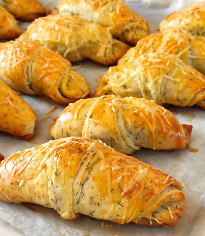Kapros, sajtos, töltött kifli recept fotója