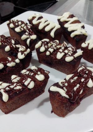 Una foto de Financiers de chocolate y frambuesas