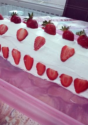 O poză a rețetei Ruladă cu frișcă, mascarpone și căpșuni 🍰🍓🥄.