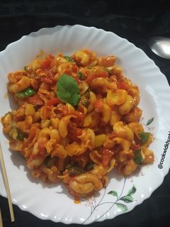 રેડ સોસ પાસ્તા (red sauce pasta) રેસીપી મુખ્ય ફોટો