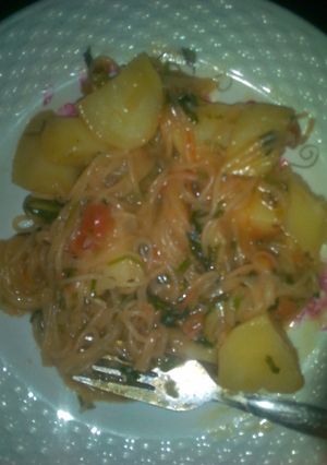A picture of Fried spaghetti and potatoes.
