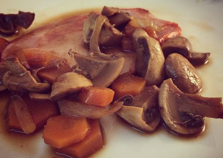 Lomos adobados con champiñones y zanahoria