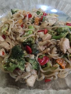 Foto resep Tumis Mie shirataki brokoli dan fillet ayam
