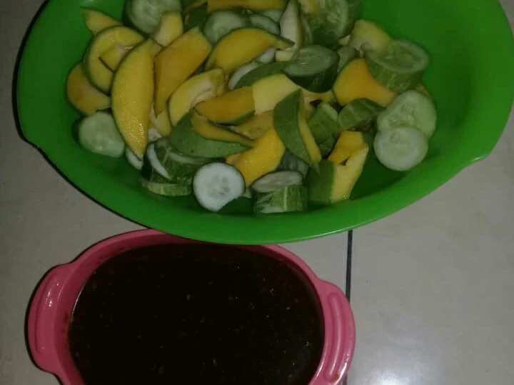 Cara Mudah Membuat Resep  Rujak Mangga+Timun yang Lezat Sekali, Lezat Sekali