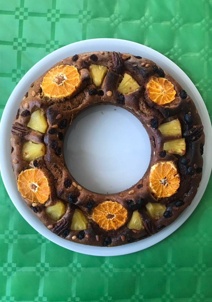 Una foto de Roscón de Reyes sin azúcar y frutas naturales y secas
