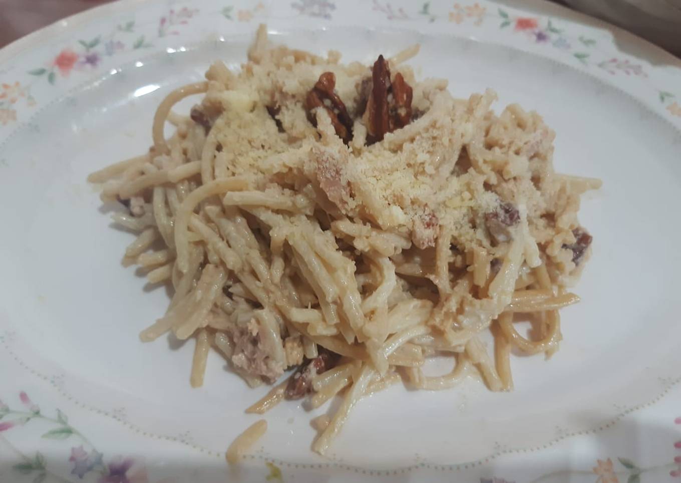 Spaghetti con mayonesa y nuez