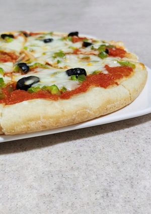 صورة لوصفة بيتزا بصوصات مختلفة 😍