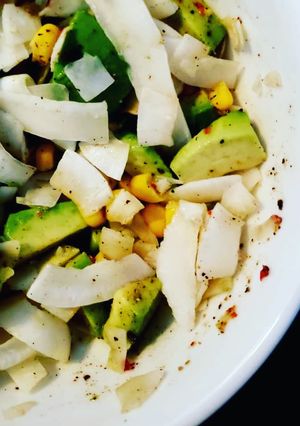A picture of Coconut+avocado+corn salad.