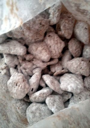 A picture of puppy chow (easy).