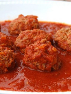 Una foto de Albóndigas de merluza con tomate