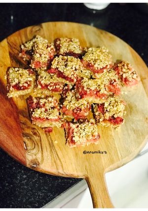 A picture of Strawberry Oats Crumble Bars: EGGLESS.