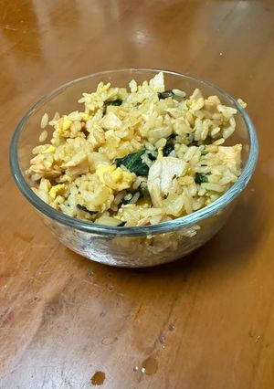 菠菜鮭魚蛋炒飯 的食譜成品照片